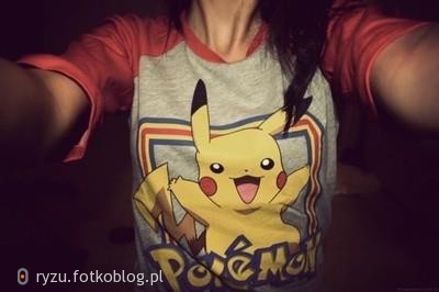 Pikaczu T-shirt < 3 .