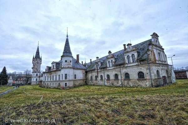 Pałac w Bożkowie - park, świetliki dachowe warszawa