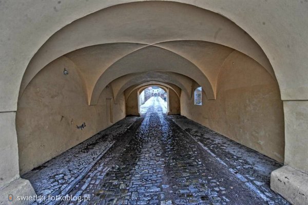 światełko w tunelu, kamienne zadaszenia Warszawa, poliwęglan Wrocław