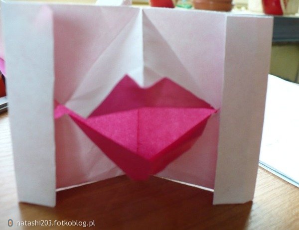 origami kissing   lips ; )