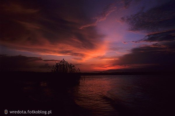 ..jezioro w płomieniach...