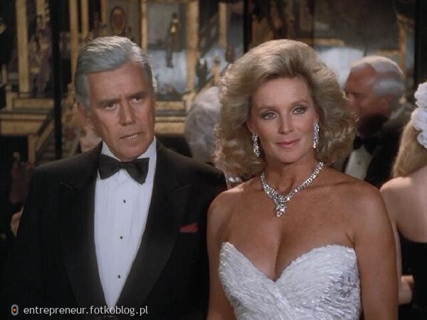 Linda Evans as Krystle 26