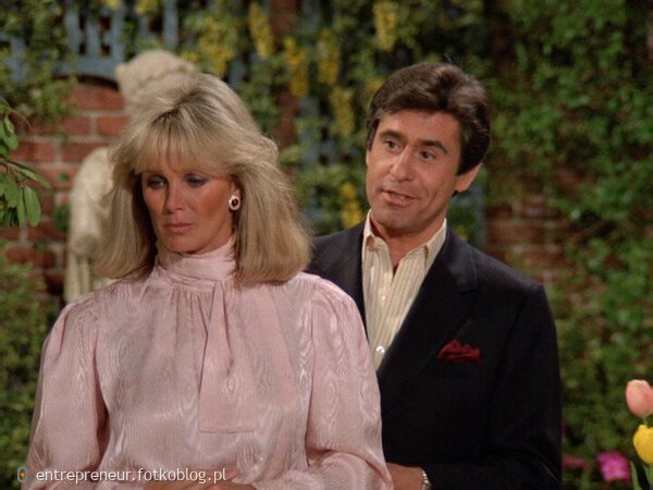 Linda Evans as Krystle and James Farentino 