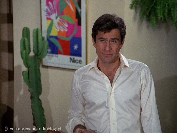 James Farentino as dr.Nick Toscanni 3, Psychiatrist